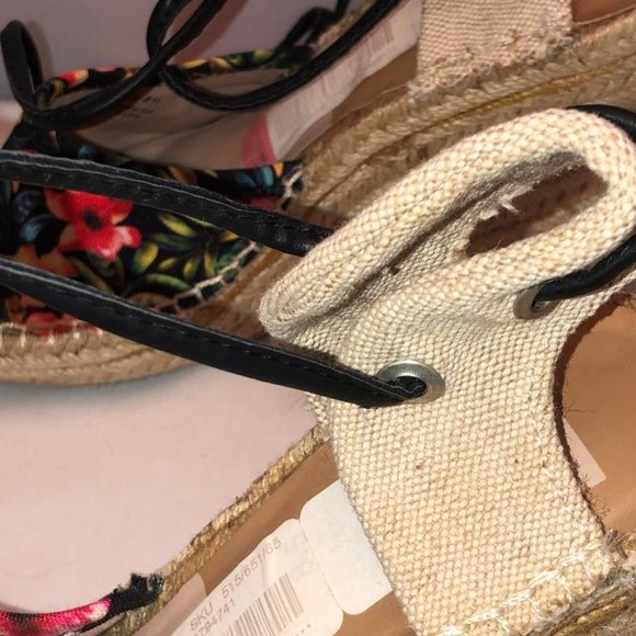 Like New! Dolce Vita Wedges Espadrille Inspired Leg Wrap Up Floral Size 8 - Picture 3 of 5